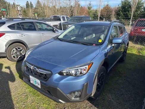 Used 2023 Subaru Crosstrek 2.0i Premium image 3