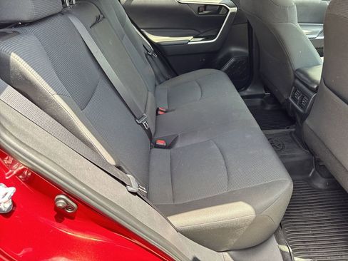 Used 2022 Toyota RAV4 LE image 15