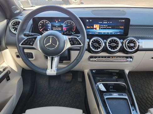 Used 2024 Mercedes-Benz GLB 250 4MATIC image 16