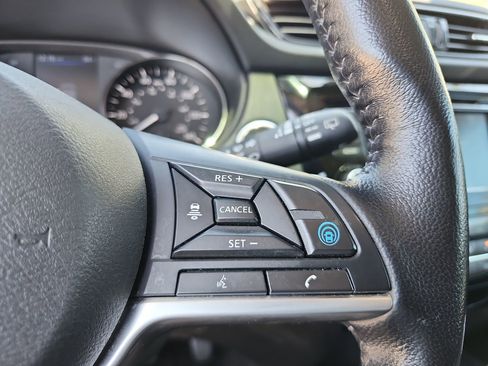 Used 2022 Nissan Rogue Sport SV w/ Technology Package image 29