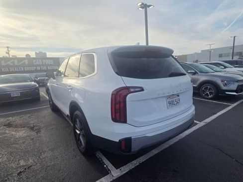 Used 2024 Kia Telluride LX image 2