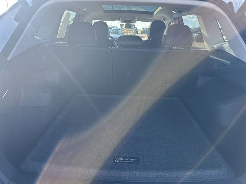 Certified 2025 Volkswagen Tiguan SE image 34