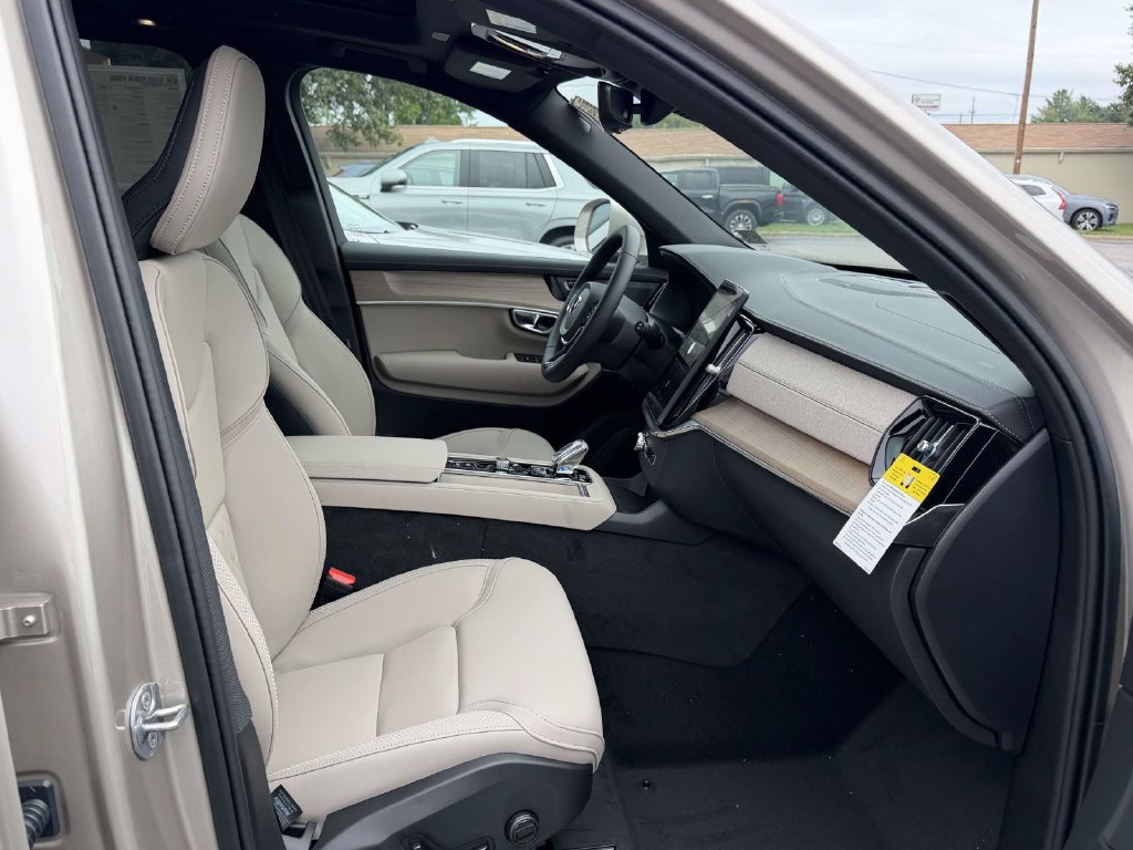New 2026 Volvo XC90 T8 Plus w/ Protection Package AWD/4WD image 11