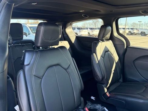 New 2026 Chrysler Pacifica Select w/ S Appearance Package FWD image 27