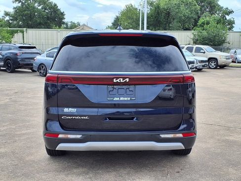 Used 2022 Kia Carnival LX FWD image 8