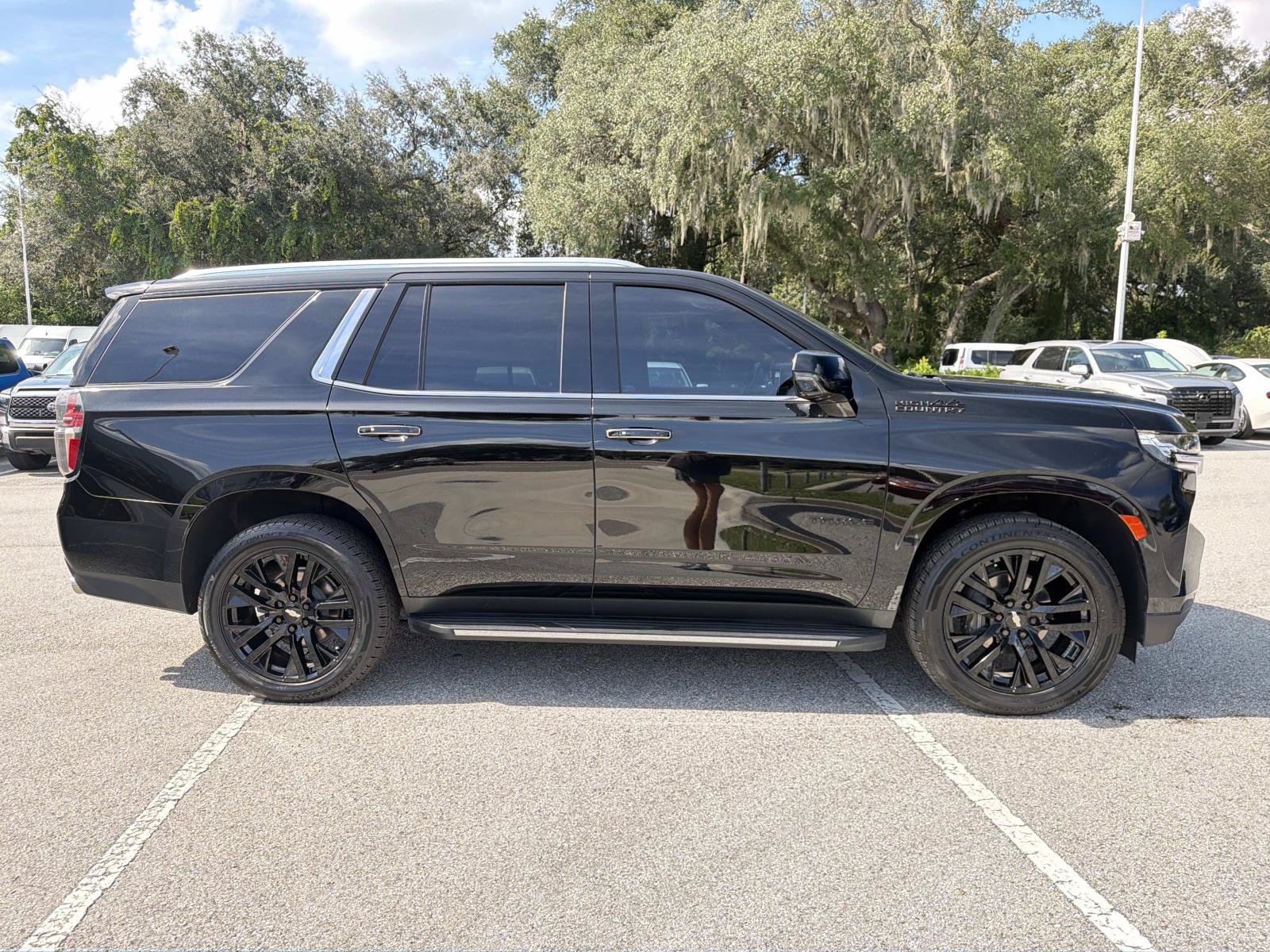 Used 2021 Chevrolet Tahoe High Country RWD image 3