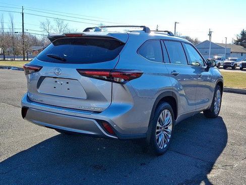 Certified 2025 Toyota Highlander Platinum image 27