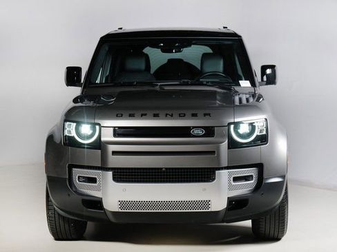 Used 2025 Land Rover Defender 110 S image 8