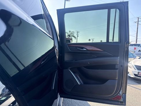 Used 2015 Cadillac Escalade ESV Luxury RWD image 27