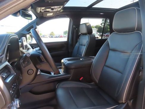 Used 2023 GMC Yukon SLT w/ SLT Luxury Package AWD/4WD image 21