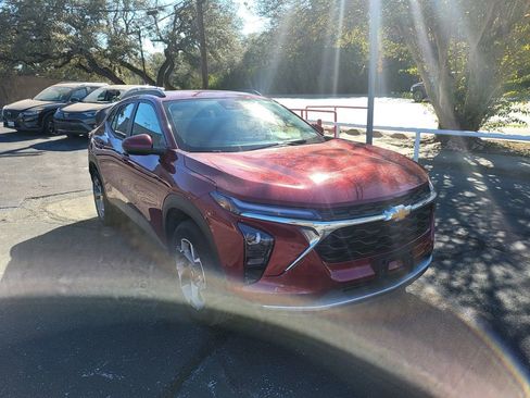 Used 2025 Chevrolet Trax LT w/ LT Convenience Package image 15