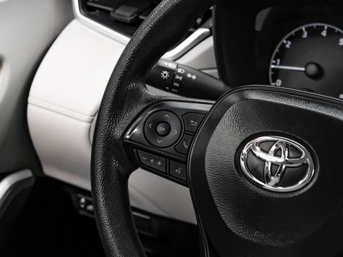 Used 2025 Toyota Corolla Cross L image 22