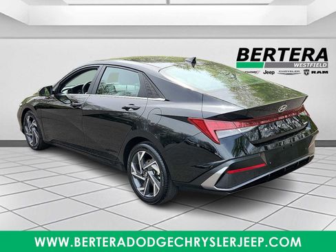 Used 2024 Hyundai Elantra Limited FWD image 4