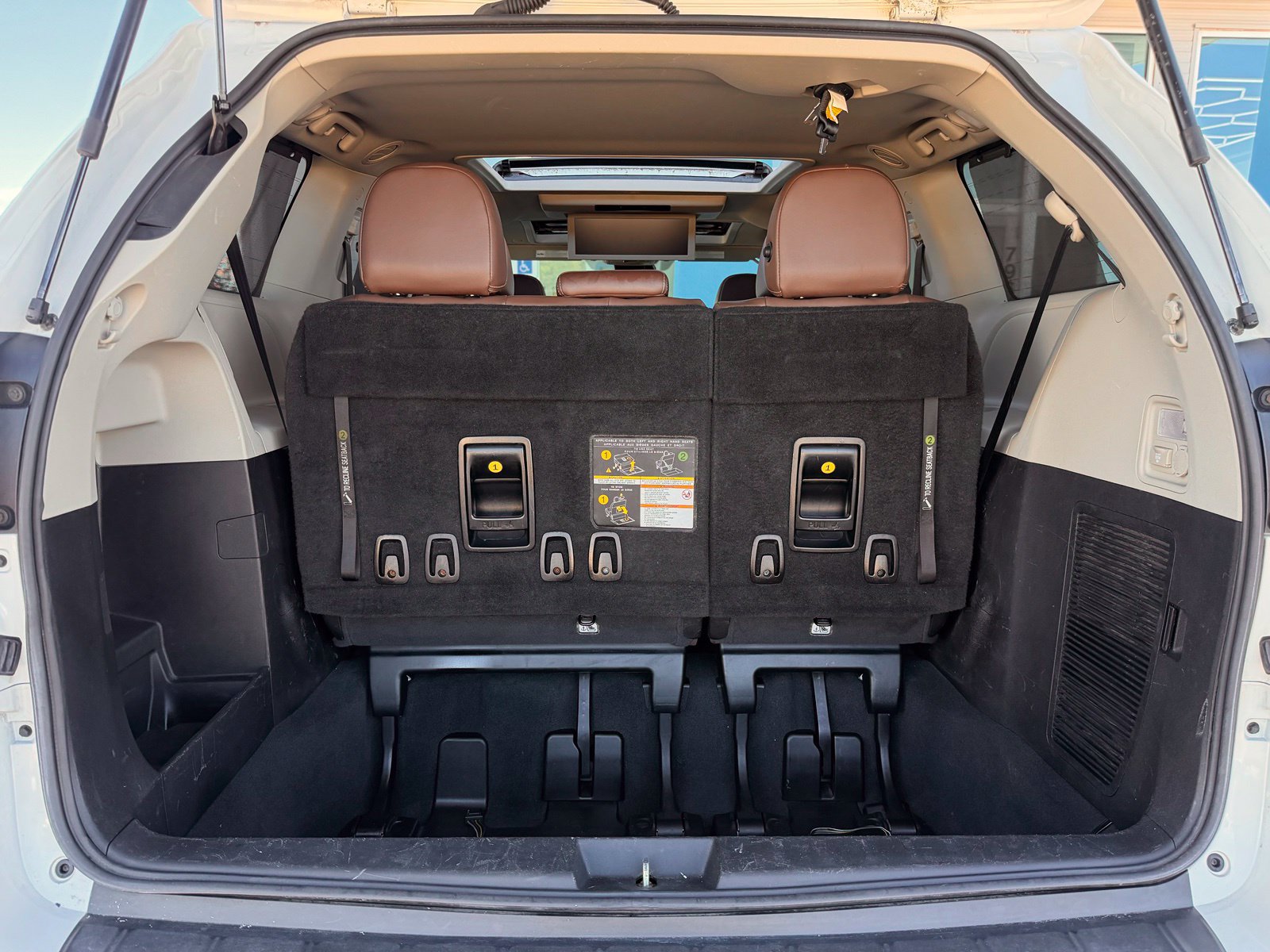 Used 2020 Toyota Sienna XLE Premium AWD/4WD image 48