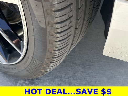 Used 2025 Volvo XC90 B5 Plus w/ Protection Package Premier image 15