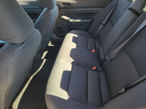 Used 2024 Nissan Altima 2.5 SV image 19