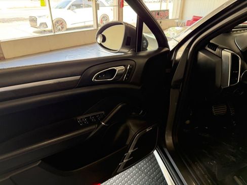 Used 2014 Porsche Cayenne Turbo S AWD/4WD image 12