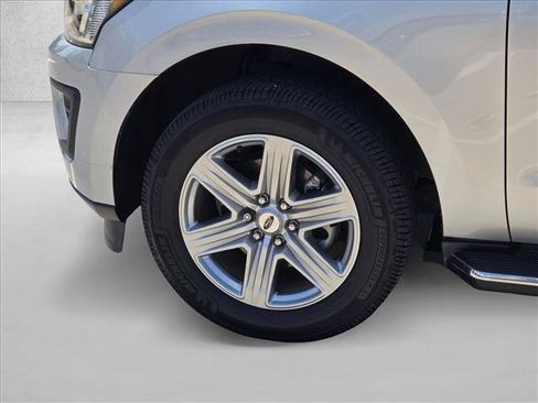 Used 2019 Ford Expedition XLT w/ Equipment Group 202A RWD image 24