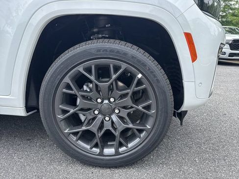 New 2026 Jeep Grand Cherokee Summit w/ Obsidian Package AWD/4WD image 13