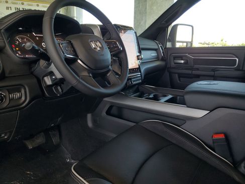 New 2026 RAM 3500 Laramie AWD/4WD image 17