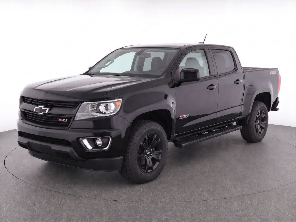 Used 2017 Chevrolet Colorado Z71 w/ Z71 Midnight Edition AWD/4WD image 2