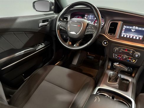 Used 2019 Dodge Charger SXT RWD image 25