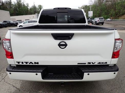 Used 2018 Nissan Titan SV w/ SV Convenience Package AWD/4WD image 5