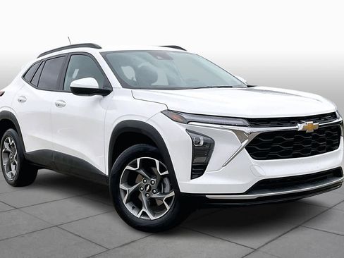 Certified 2025 Chevrolet Trax LT image 4