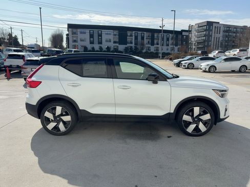Certified 2023 Volvo XC40 Recharge Ultimate image 8