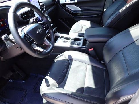 Used 2023 Ford Explorer Platinum w/ Technology Package AWD/4WD image 12