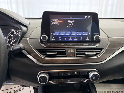 Used 2024 Nissan Altima 2.5 SV FWD image 9