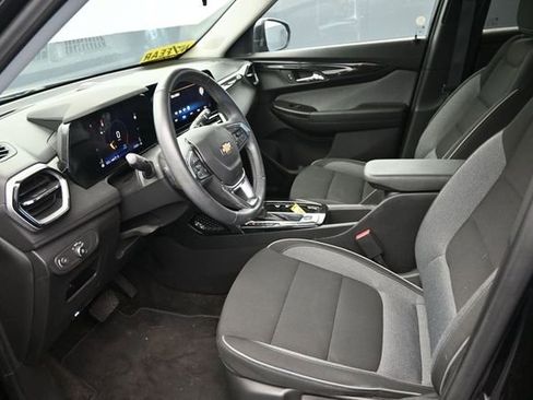 Used 2024 Chevrolet TrailBlazer LT w/ LT Cold Weather Package AWD/4WD image 14