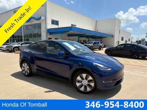 Used 2022 Tesla Model Y Long Range AWD/4WD image 1