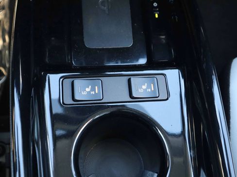 Used 2020 Toyota Prius XLE image 20