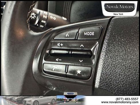 Used 2025 Hyundai Venue SEL image 13