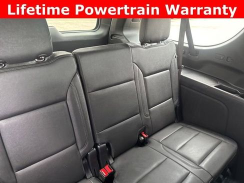 Used 2025 Chevrolet Suburban Z71 image 22