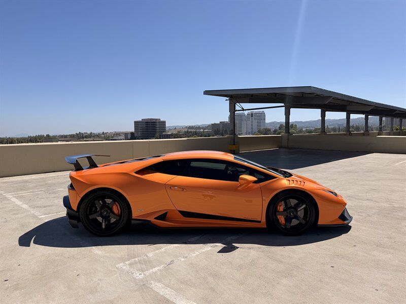 Used 2015 Lamborghini Huracan LP 610-4 AWD/4WD image 9
