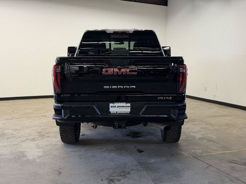 Used 2024 GMC Sierra 2500 AT4 w/ AT4 Preferred Package AWD/4WD image 12
