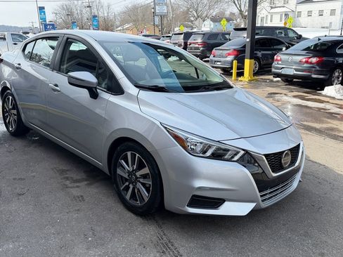 Used 2020 Nissan Versa SV image 7