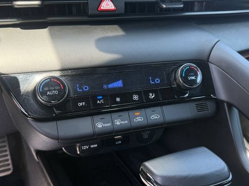 Used 2025 Hyundai Elantra Sport FWD image 23