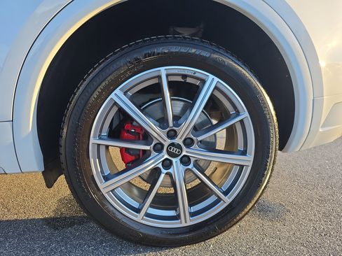 Used 2025 Audi SQ5 Premium Plus w/ Premium Plus Package image 32