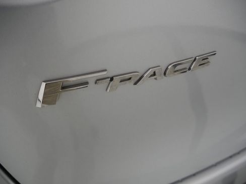 Used 2019 Jaguar F-PACE SVR image 11