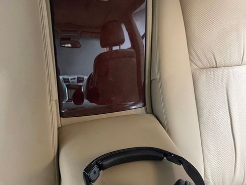 Used 2009 Lexus LS 460 L w/ Executive Class Seating Pkg RWD image 36
