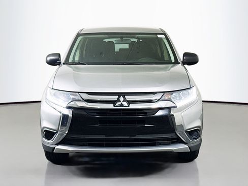 Used 2018 Mitsubishi Outlander ES FWD image 2