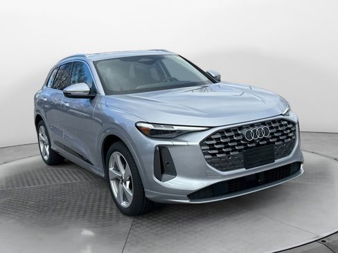 New 2025 Audi Q5 Prestige image 1