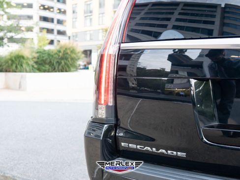 Used 2019 Cadillac Escalade ESV Platinum image 46