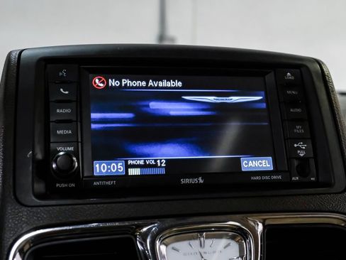 Used 2016 Chrysler Town & Country Touring-L FWD image 25