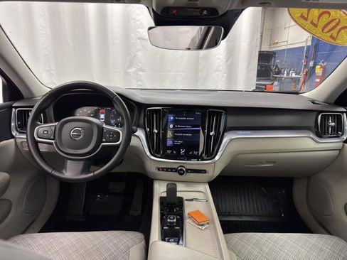 Used 2022 Volvo S60 B5 Momentum AWD/4WD image 28