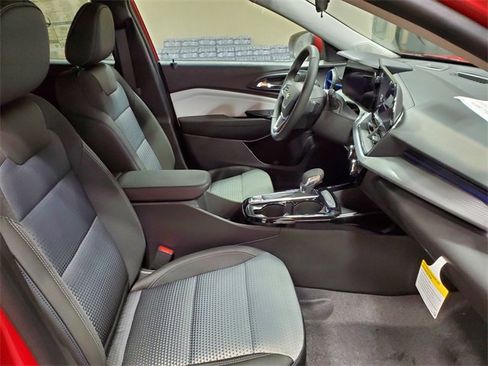 New 2026 Chevrolet Trax LT w/ Driver Confidence Package image 13