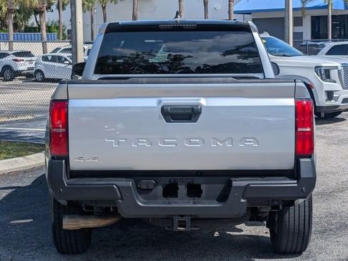 Used 2025 Toyota Tacoma SR AWD/4WD image 6